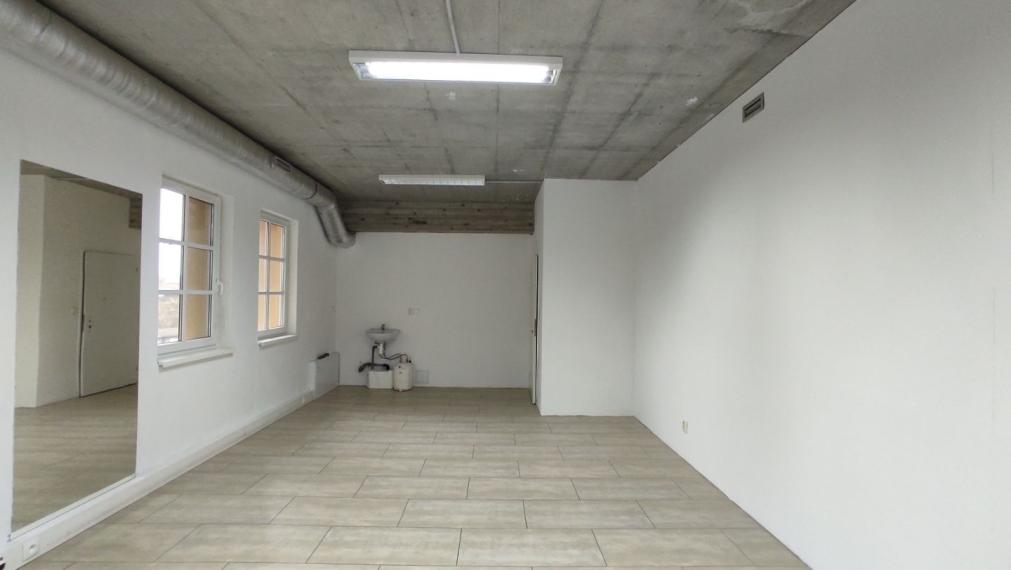 Priestory na Rebarborovej ulici v budove Harley Davidson na prenájom, BAII