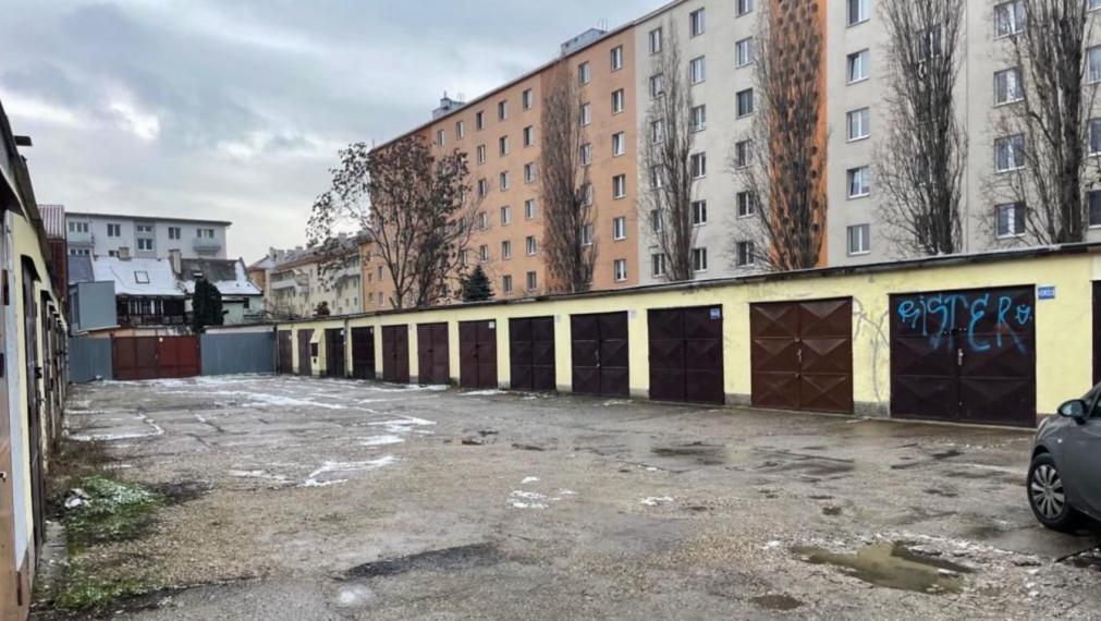 Na predaj garáž na Varšavskej ulici v Novom Meste