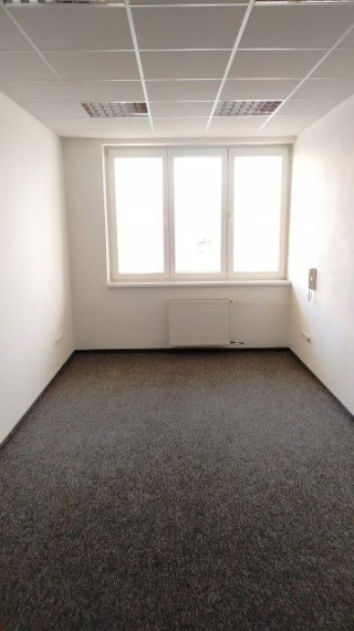 Kancelársky priestor 3x 18,5m² v Ružinove