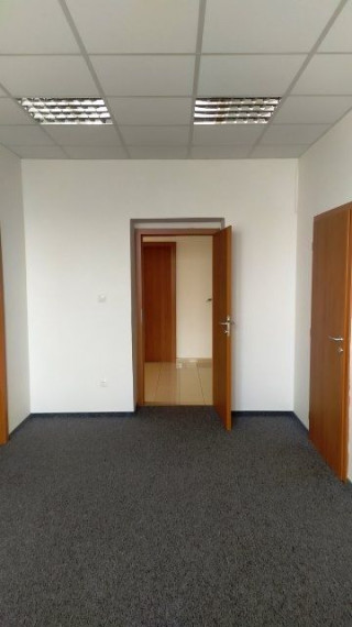 Kancelársky priestor 3x 18,5m² v Ružinove