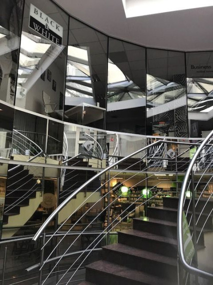 Obchodno-administratívny priestor v pasáži, s parkovaním, v centre