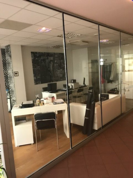 Obchodno-administratívny priestor v pasáži, s parkovaním, v centre