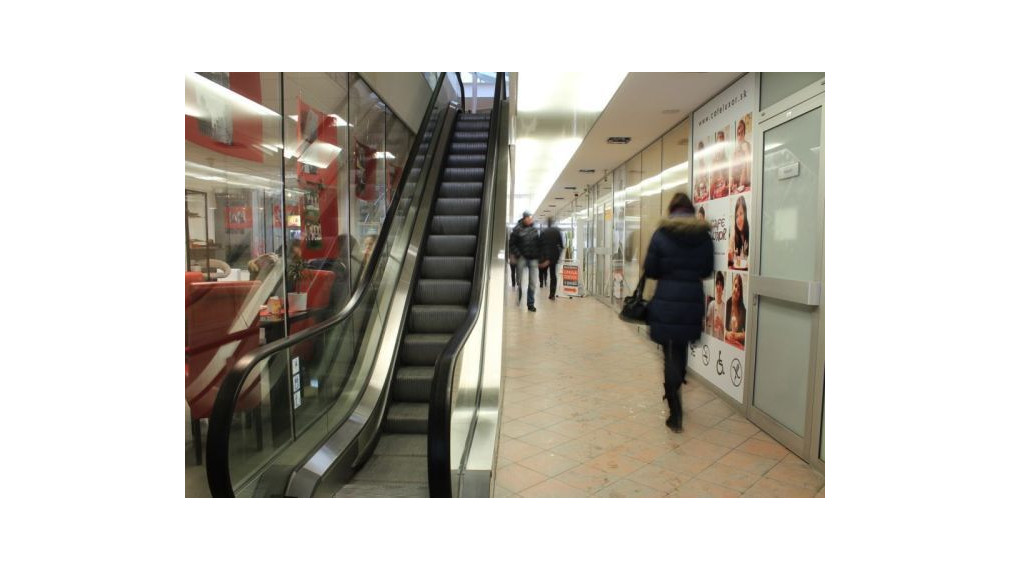 Obchodno-administratívny priestor v pasáži, s parkovaním, v centre