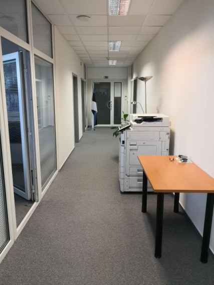 Reprezentatívne kancelárie s výhľadom na jazero, 245 m2