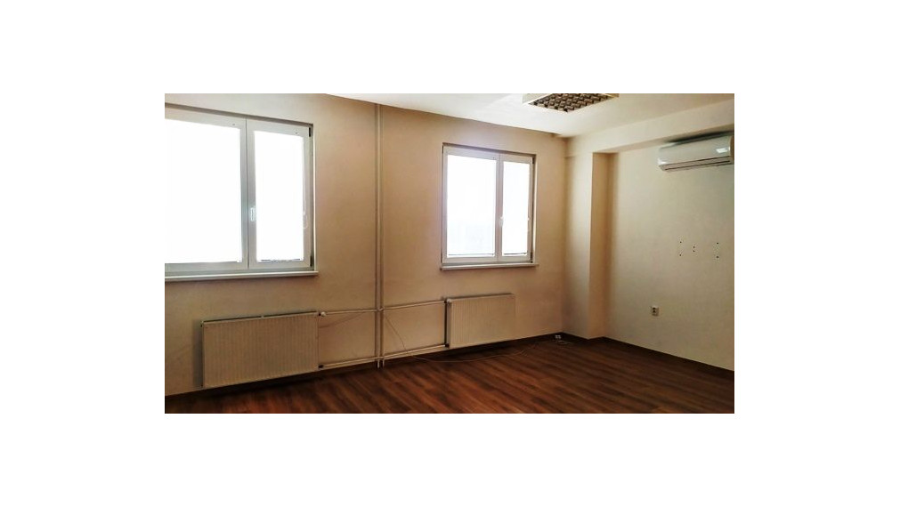 Zariadená klimatizovaná dvojkancelária s príručným skladom