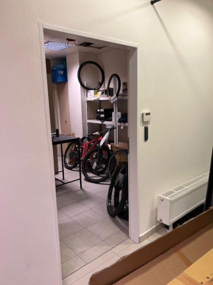 Obchodný priestor s výkladmi do frekventovanej cesty v objekte Perla Ružinova, 172m2