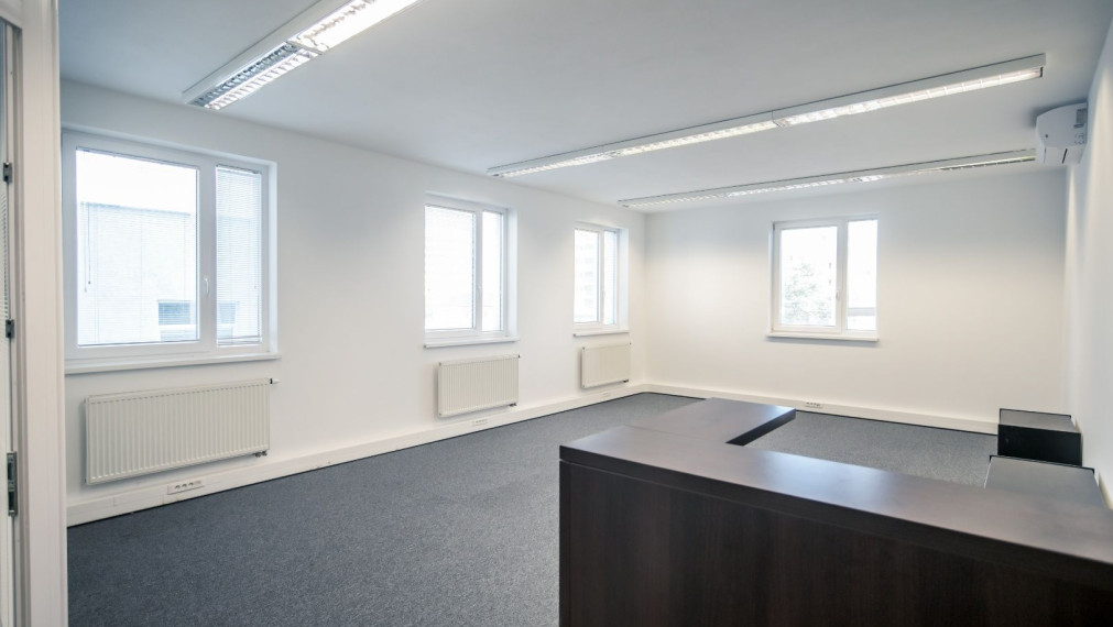 Reprezentatívna polyfunkčná budova so skladom a parkovaním v atraktívnej lokalite, Bratislava - Nové Mesto