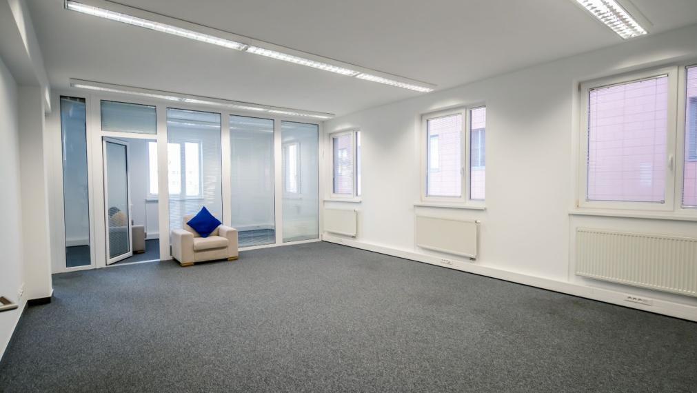 Reprezentatívna polyfunkčná budova so skladom a parkovaním v atraktívnej lokalite, Bratislava - Nové Mesto