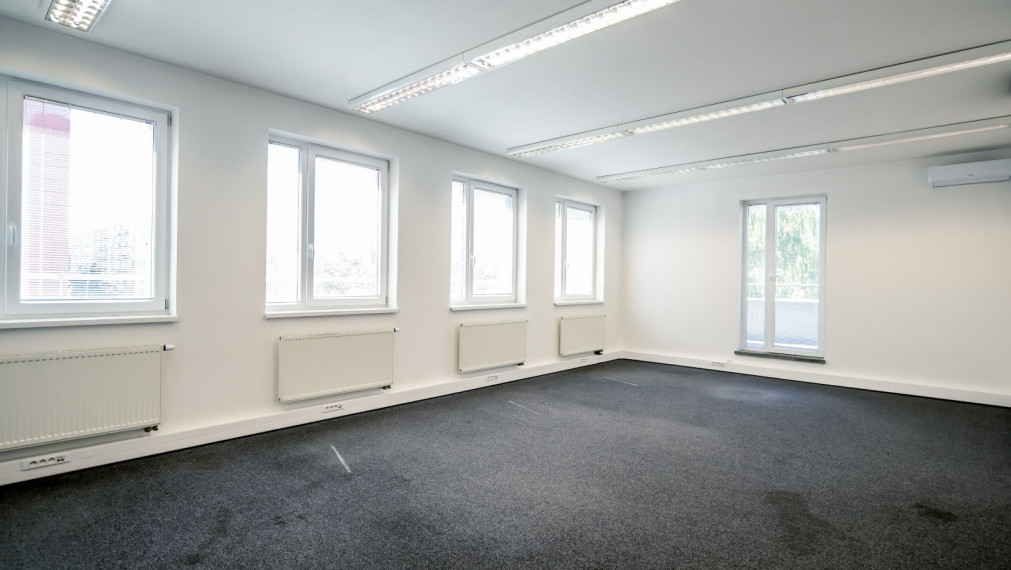 Reprezentatívna polyfunkčná budova so skladom a parkovaním v atraktívnej lokalite, Bratislava - Nové Mesto