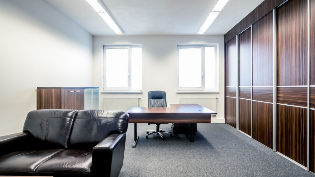 Reprezentatívna polyfunkčná budova so skladom a parkovaním v atraktívnej lokalite, Bratislava - Nové Mesto