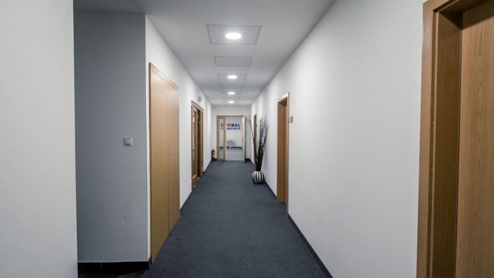 Reprezentatívna polyfunkčná budova so skladom a parkovaním v atraktívnej lokalite, Bratislava - Nové Mesto