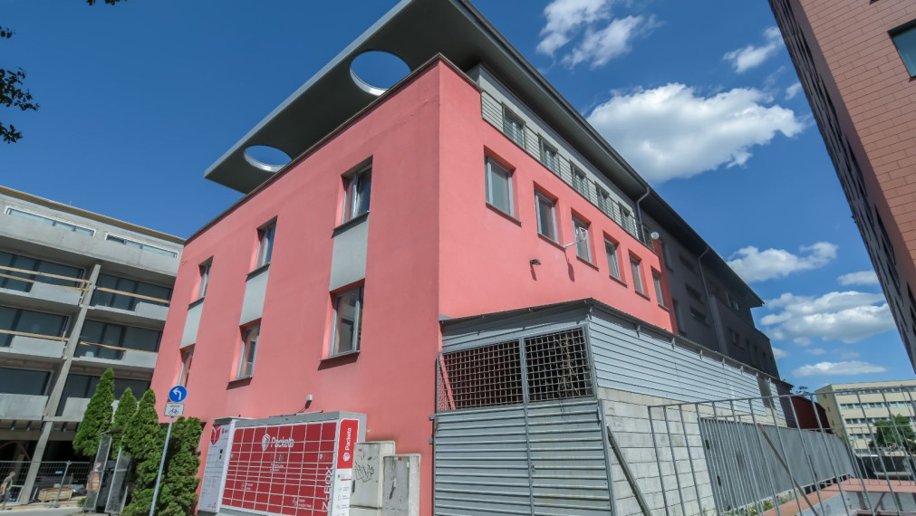 Reprezentatívna polyfunkčná budova so skladom a parkovaním v atraktívnej lokalite, Bratislava - Nové Mesto