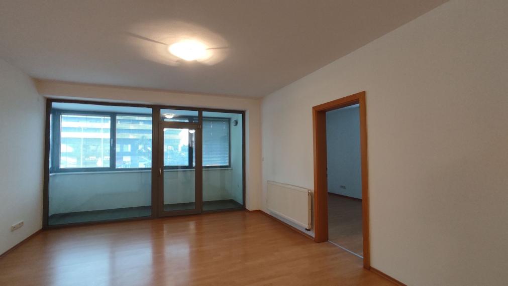 Celok 2 kancelárií so zázemím + 2x PARKING, v blízkosti Polusu, 51,50 m² + 4,2m² LOGGIA