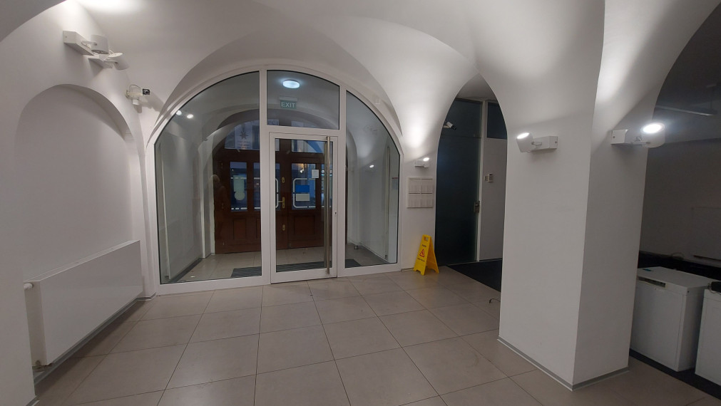 Lukratívny 250-350m2 obchodný priestor na Obchodnej ulici, BAI 