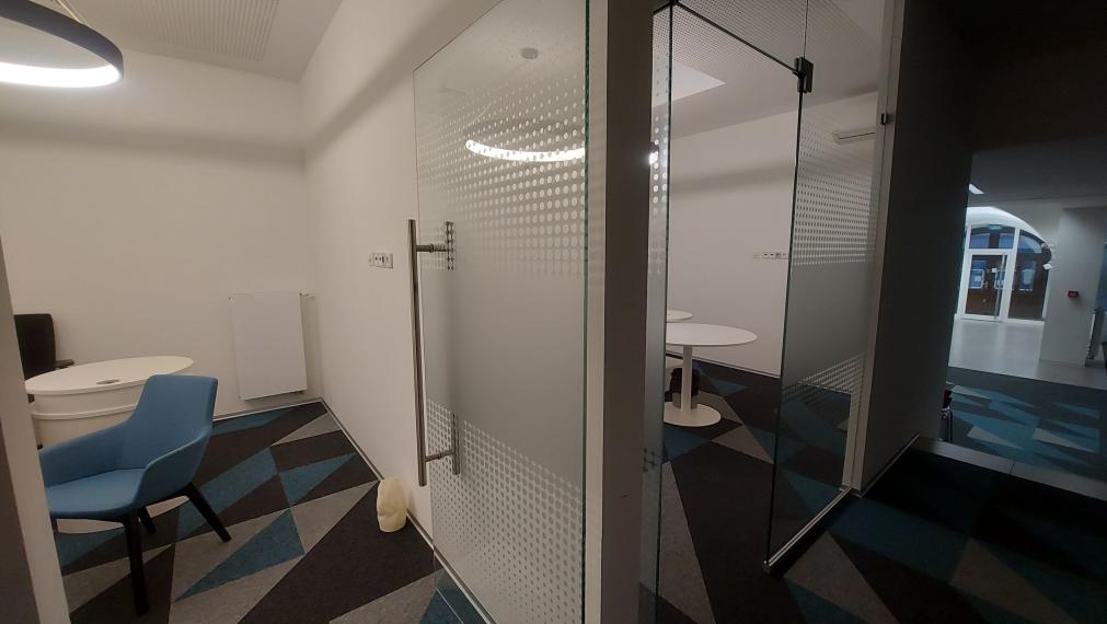 Obchodný priestor 250m2 s možnosťou rozšírenia na 350m2, Obchodná-Staré Mesto