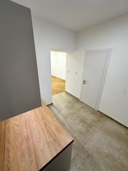 Novo-zrekonštruované klimatizované administratívne priestory na prenajom - Trenčín