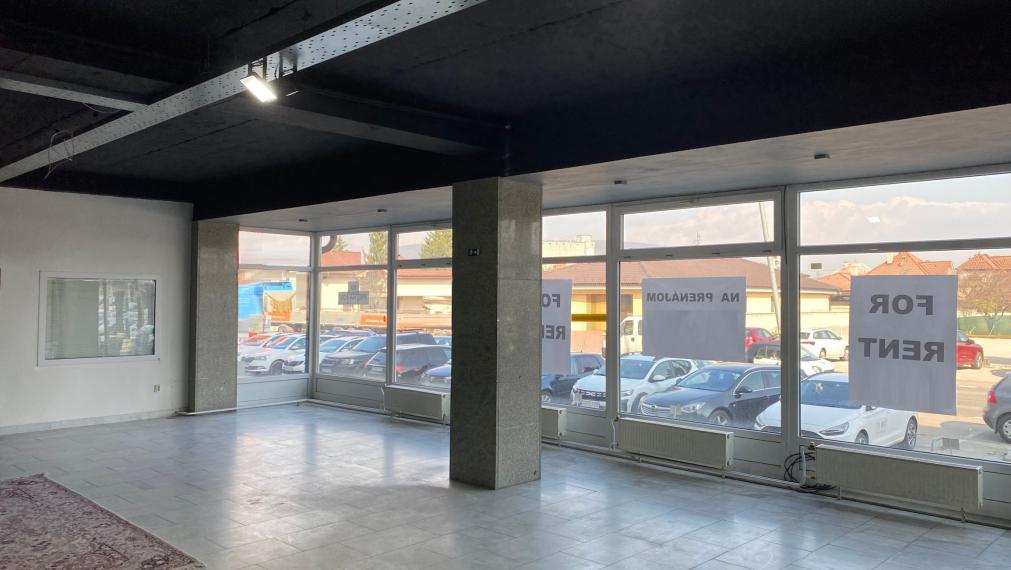 Na prenájom obchodné priestory s výmerou 207,14 m², Trenčín - Za mostami