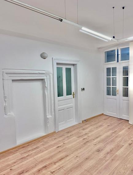 Na prenájom zrekonštruované administratívne priestory o výmere 20 m2 v Centre Trenčína