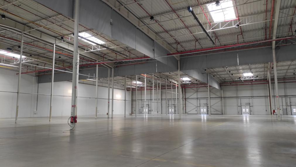 SKLADY / HALY / výrobné priestory v RAČI na prenájom, s možnosťou kancelárií