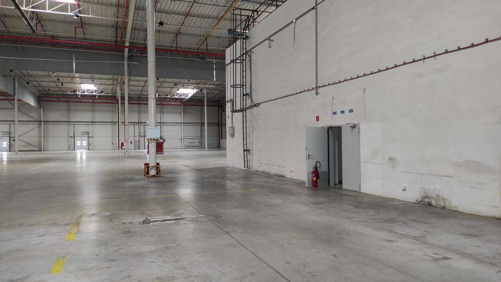 SKLADY / HALY / výrobné priestory v RAČI 1.200-5.500m2 na prenájom, s možnosťou kancelárií