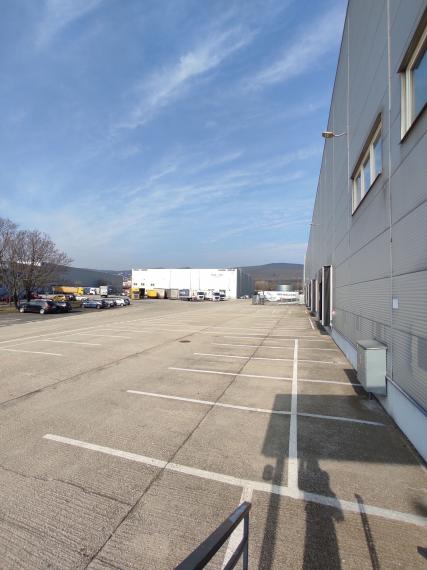 SKLADY / HALY / výrobné priestory v RAČI 1.200-5.500m2 na prenájom, s možnosťou kancelárií