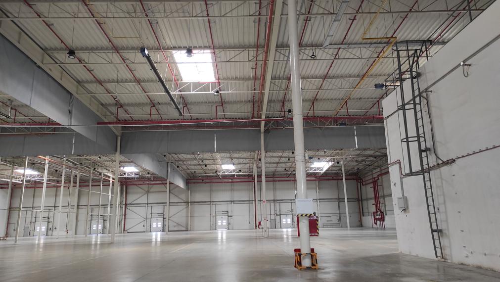 SKLADY / HALY / výrobné priestory v RAČI 1.200-5.500m2 na prenájom, s možnosťou kancelárií