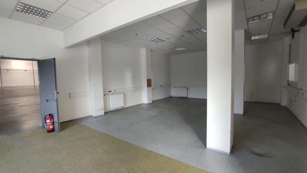 SKLAD / HALA / výrobné priestory v RAČI 5.500m2 na prenájom, s možnosťou kancelárií