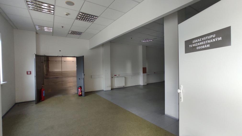 SKLAD / HALA / výrobné priestory v RAČI 5.500m2 na prenájom, s možnosťou kancelárií