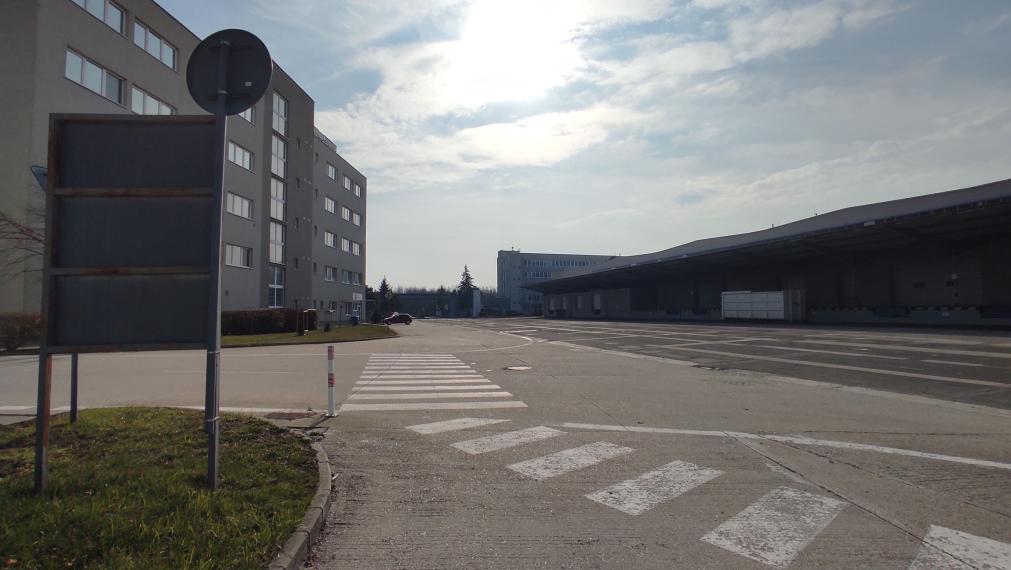 SKLAD / HALA / výrobné priestory v RAČI 5.500m2 na prenájom, s možnosťou kancelárií