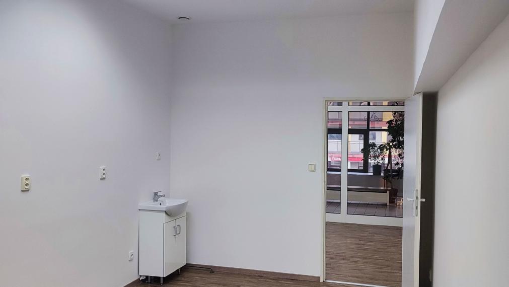 Novo rekonštruované priestory v centre Malaciek na prenajom 