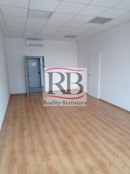 Na prenájom kancelársky priestor s výmerou 23,4 m² - Bratislava V