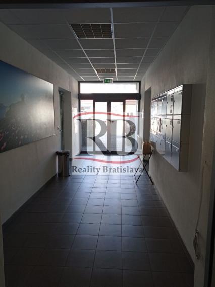 Na prenájom kancelársky priestor s výmerou 23,4 m² - Bratislava V
