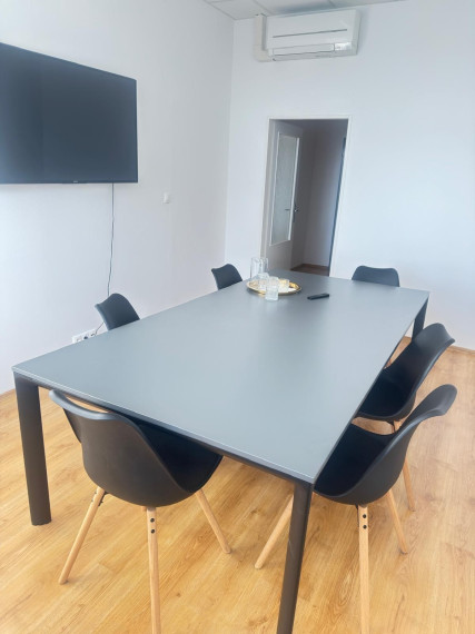 Na prenájom kancelársky priestor s výmerou 23,4 m² - Bratislava V