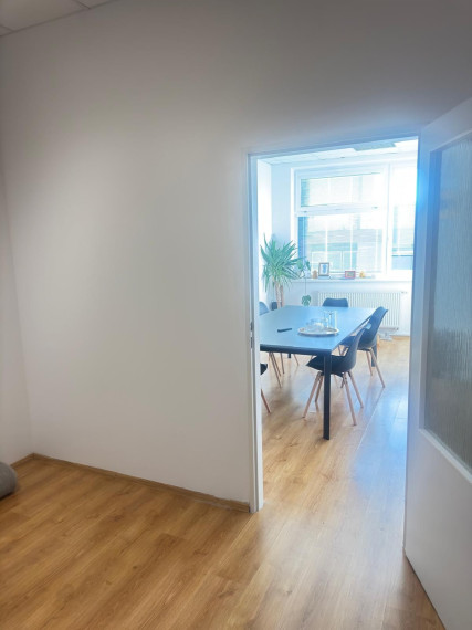 Na prenájom kancelársky priestor s výmerou 23,4 m² - Bratislava V