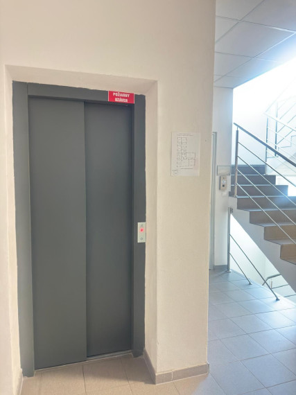 Na prenájom kancelársky priestor s výmerou 23,4 m² - Bratislava V