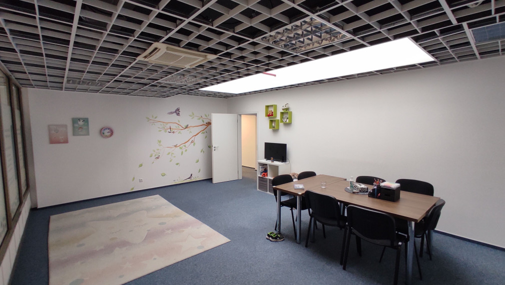 Reprezentatívny priestor 232,96m2 s presklenými výkladmi, Vienna Gate, Kopčianska-Petržalka