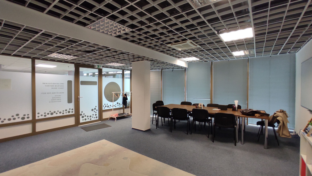 Reprezentatívny priestor 232,96m2 s presklenými výkladmi, Vienna Gate, Kopčianska-Petržalka