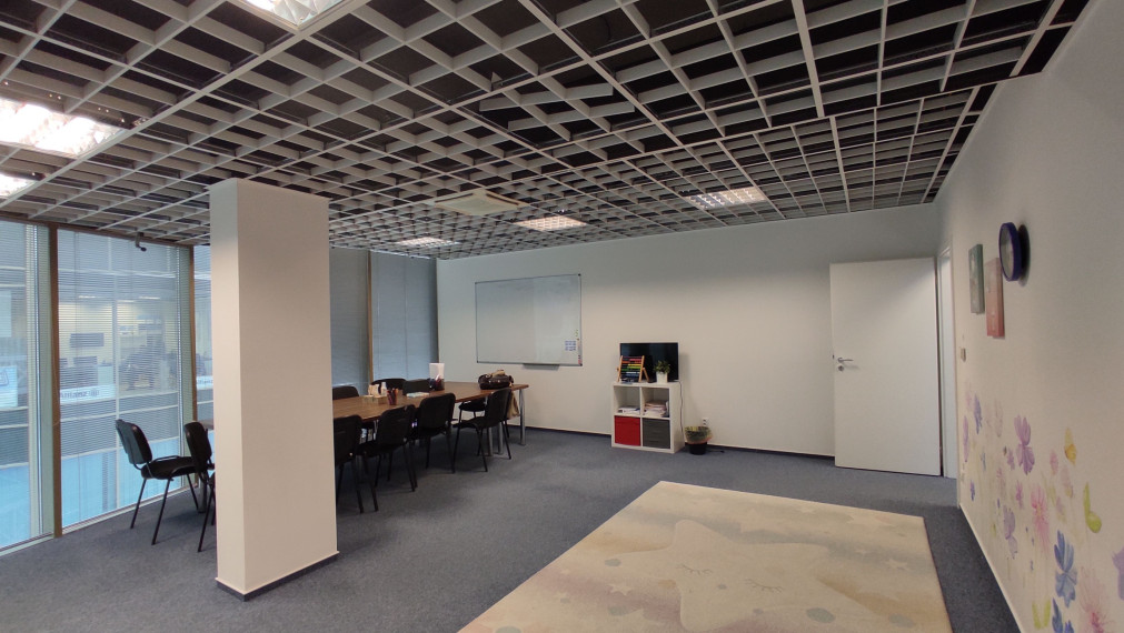 Reprezentatívny priestor 232,96m2 s presklenými výkladmi, Vienna Gate, Kopčianska-Petržalka