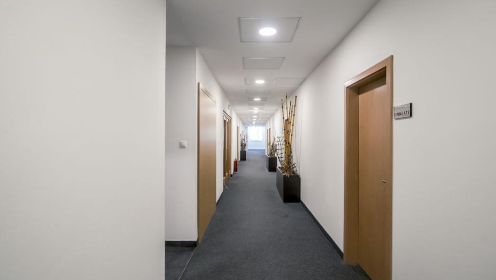 Reprezentatívna polyfunkčná budova so skladom a parkovaním v atraktívnej lokalite, Bratislava - Nové Mesto