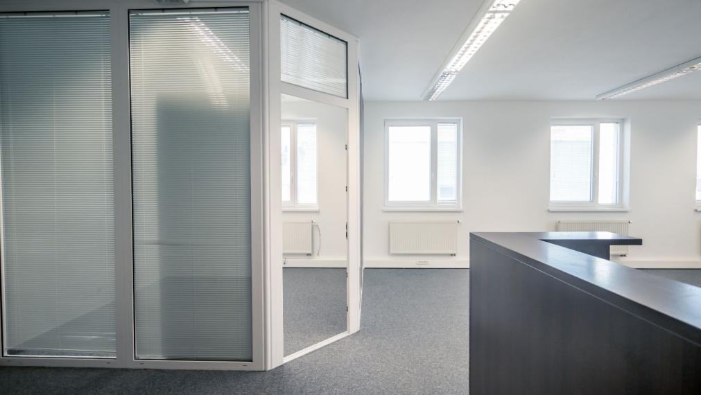 Reprezentatívna polyfunkčná budova so skladom a parkovaním v atraktívnej lokalite, Bratislava - Nové Mesto