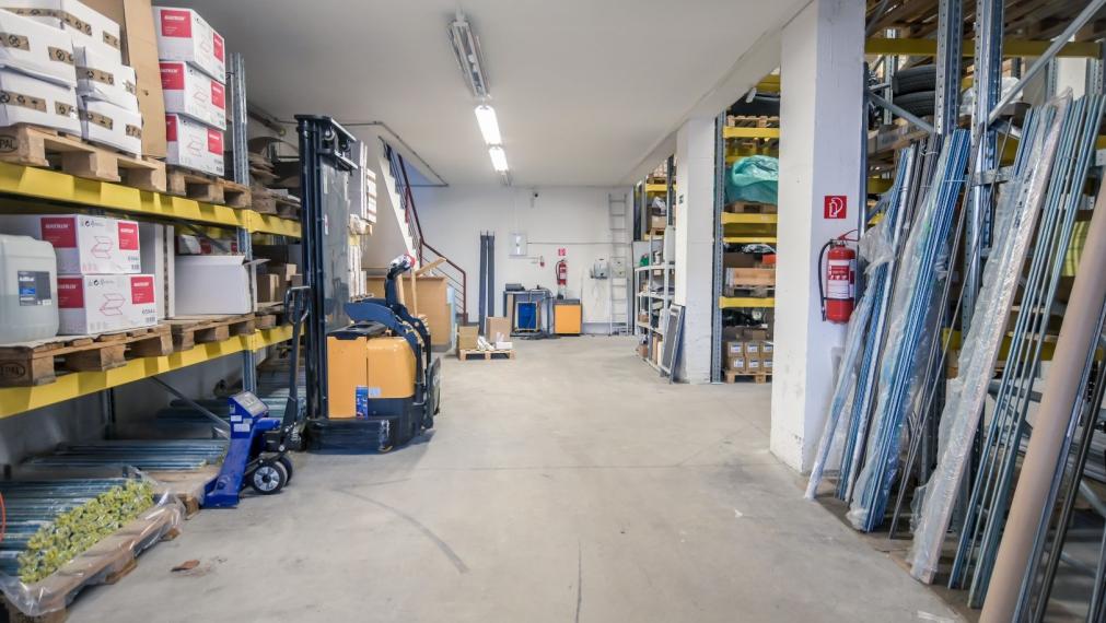 Reprezentatívna polyfunkčná budova so skladom a parkovaním v atraktívnej lokalite, Bratislava - Nové Mesto