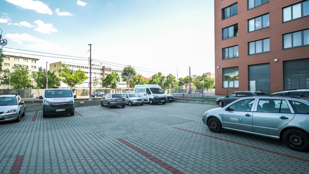 Reprezentatívna polyfunkčná budova so skladom a parkovaním v atraktívnej lokalite, Bratislava - Nové Mesto