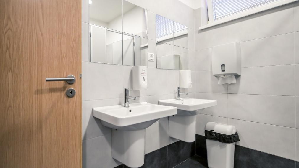 Reprezentatívna polyfunkčná budova so skladom a parkovaním v atraktívnej lokalite, Bratislava - Nové Mesto