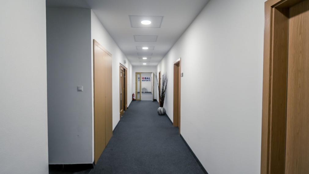 Reprezentatívna polyfunkčná budova so skladom a parkovaním v atraktívnej lokalite, Bratislava - Nové Mesto