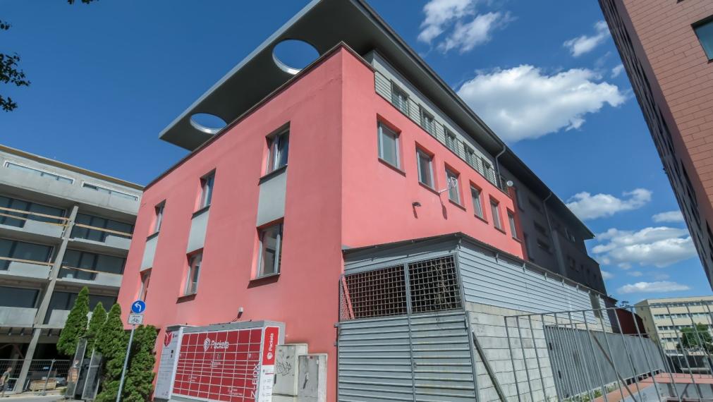 Reprezentatívna polyfunkčná budova so skladom a parkovaním v atraktívnej lokalite, Bratislava - Nové Mesto