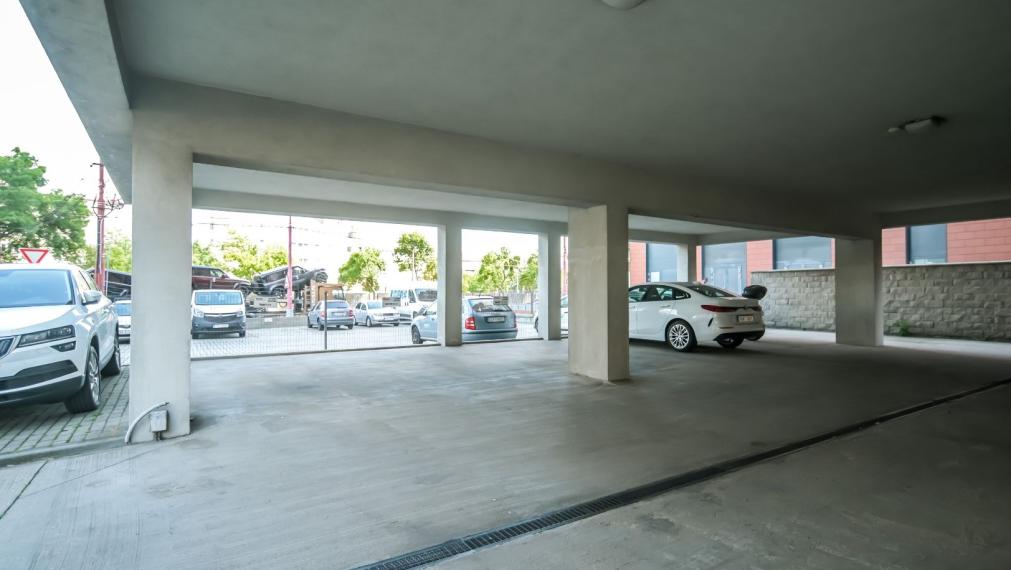 Reprezentatívna polyfunkčná budova so skladom a parkovaním v atraktívnej lokalite, Bratislava - Nové Mesto TOP