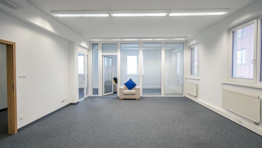 Reprezentatívna polyfunkčná budova so skladom a parkovaním v atraktívnej lokalite, Bratislava - Nové Mesto TOP