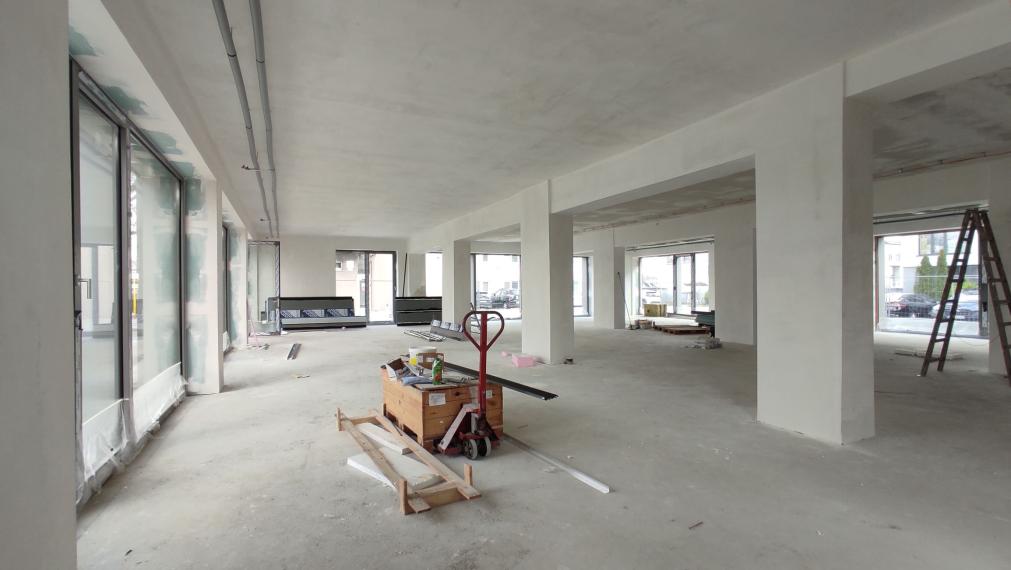 Nové SHOWROOM/obchodné priestory s výkladmi na prenájom – Slovnaftská, Bratislava  II