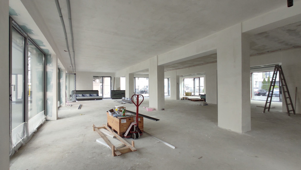 SHOWROOM/obchodné priestory s výkladmi na prenájom – Slovnaftská, Bratislava  II