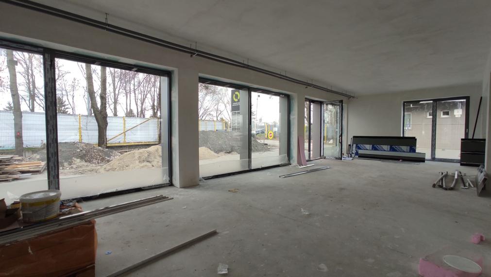 Nové SHOWROOM/obchodné priestory s výkladmi na prenájom – Slovnaftská, Bratislava  II